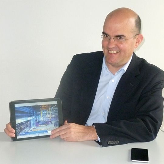 „Produktion 4.0 ist vergleichbar mit der Smartphone-Technologie: hochkomplex, aber einfach zu bedienen.“ Christian Patron, Leiter der Industrie-4.0-Aktivitäten des BMW-Konzerns. „Produktion 4.0 ist vergleichbar mit der Smartphone-Technologie: hochkomplex, aber einfach zu bedienen.“ Christian Patron, Leiter der Industrie-4.0-Aktivitäten des BMW-Konzerns.