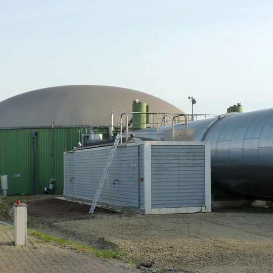 Technikumsanlage für Enzymversuche vor der Biogas-Praxisanlage in Hessisch Oldendorf Technikumsanlage für Enzymversuche vor der Biogas-Praxisanlage in Hessisch Oldendorf