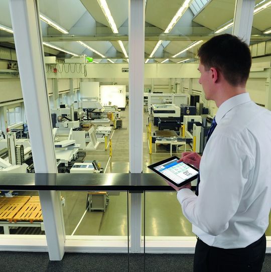 «TruTops Fab»-App: Über das iPad können Produktionsleiter oder Geschäftsführer von überall auf der Welt ihre Produktion überwachen. «TruTops Fab»-App: Über das iPad können Produktionsleiter oder Geschäftsführer von überall auf der Welt ihre Produktion überwachen.