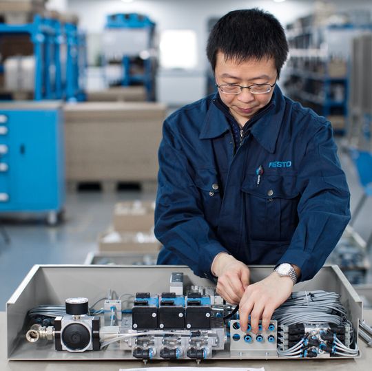 In Zukunft findet das Wachstum immer stärker auch außerhalb von Europa, insbesondere in Asien und Amerika statt. In Zukunft findet das Wachstum immer stärker auch außerhalb von Europa, insbesondere in Asien und Amerika statt.