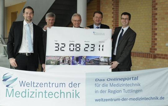 Präsentation des Portals am 30. März 2015 im Hochschulcampus Tuttlingen: (v.l.n.r) Matthias Dorn (Squadhouse-Media), Prof. Dr.-Ing. Kurt Greinwald (Hochschulcampus Tuttlingen), Emil Buschle (1. Bürgermeister Tuttlingen), Klaus Schellenberg (Bürgermeister Wurmlingen) und Jörg Kaltenbach (Bürgermeister Mühlheim). Präsentation des Portals am 30. März 2015 im Hochschulcampus Tuttlingen: (v.l.n.r) Matthias Dorn (Squadhouse-Media), Prof. Dr.-Ing. Kurt Greinwald (Hochschulcampus Tuttlingen), Emil Buschle (1. Bürgermeister Tuttlingen), Klaus Schellenberg (Bürgermeister Wurmlingen) und Jörg Kaltenbach (Bürgermeister Mühlheim).