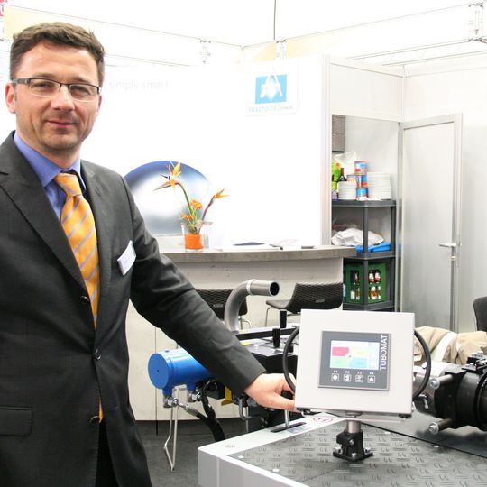 Frank Dobbener, Verkaufsleiter Außendienst bei Tracto-Technik, stellt in Halle 20 den modernisierten Tubomat vor. Frank Dobbener, Verkaufsleiter Außendienst bei Tracto-Technik, stellt in Halle 20 den modernisierten Tubomat vor.