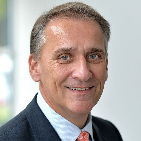 Thomas Reuther, Mitglied des Vorstands der Trimet Aluminium, ist neuer Vorsitzender des Fachverband Aluminiumrecycling im GDA-Gesamtverband der Aluminiumindustrie. Thomas Reuther, Mitglied des Vorstands der Trimet Aluminium, ist neuer Vorsitzender des Fachverband Aluminiumrecycling im GDA-Gesamtverband der Aluminiumindustrie.