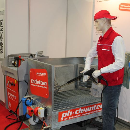 Das System zur Niederdruck-Heißreinigung von PH-Cleantec ist mobil und flexibel. Das System zur Niederdruck-Heißreinigung von PH-Cleantec ist mobil und flexibel.