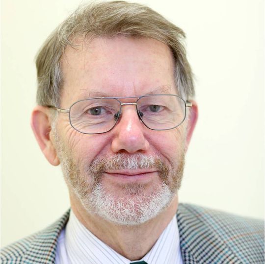 „Bei unseren Untersuchungen zum Lidschlussreflex bei Laserstrahlung, kam zu unserem Erstaunen heraus, dass nur bei etwa 20 % der Fälle überhaupt ein Lidschlussreflex auftritt“, erklärt Prof. em. Dr. Hans-Dieter Reidenbach, Lehrbeauftragter der FH Köln und unter anderem Mitglied des Ausschusses Nichtionisierende Strahlen der Strahlenschutzkommission (SSK). „Bei unseren Untersuchungen zum Lidschlussreflex bei Laserstrahlung, kam zu unserem Erstaunen heraus, dass nur bei etwa 20 % der Fälle überhaupt ein Lidschlussreflex auftritt“, erklärt Prof. em. Dr. Hans-Dieter Reidenbach, Lehrbeauftragter der FH Köln und unter anderem Mitglied des Ausschusses Nichtionisierende Strahlen der Strahlenschutzkommission (SSK).