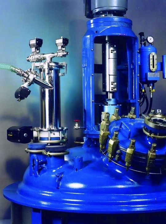 Das Powder Transfer System ermöglicht eine sichere Förderung auch in einen Reaktor, der mit Temperatur, Druck oder Vakuum beaufschlagt ist. Das Powder Transfer System ermöglicht eine sichere Förderung auch in einen Reaktor, der mit Temperatur, Druck oder Vakuum beaufschlagt ist.