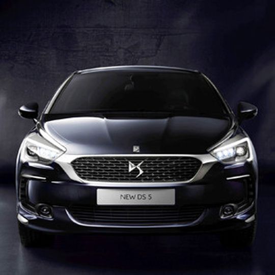 Der neue Citroën DS 5 erlebte auf der Techno Classica in Essen (15. bis 19. April) seine offizielle Deutschland-Premiere. Der neue Citroën DS 5 erlebte auf der Techno Classica in Essen (15. bis 19. April) seine offizielle Deutschland-Premiere.