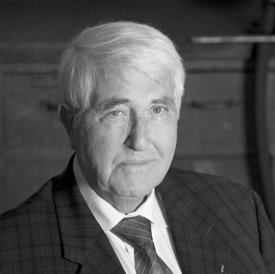 Der Unternehmer und Gründer der Hansa-Flex Gruppe, Joachim Armerding, ist am 02.04.2015 im Alter von 79 Jahren überraschend und unerwartet verstorben. Der Unternehmer und Gründer der Hansa-Flex Gruppe, Joachim Armerding, ist am 02.04.2015 im Alter von 79 Jahren überraschend und unerwartet verstorben.