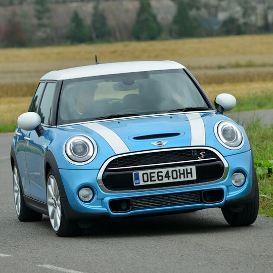 Wegen eines möglichen Fehlers am Airbag müssen 91.800 Mini Cooper in den USA in Werkstätten beordert werden. Wegen eines möglichen Fehlers am Airbag müssen 91.800 Mini Cooper in den USA in Werkstätten beordert werden.