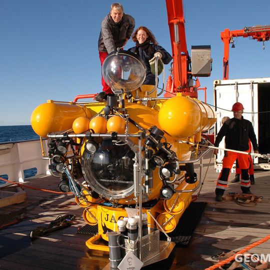 Während der Expedition zu den Methanquellen vor Spitzbergen kam auch das Tauchboot JAGO zum Einsatz. Während der Expedition zu den Methanquellen vor Spitzbergen kam auch das Tauchboot JAGO zum Einsatz.