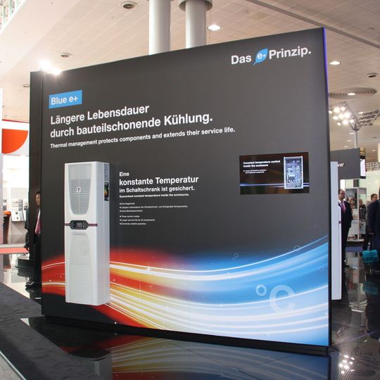 Auf der Hannover Messe 2015 hat Rittal erstmals seine neue Kühlgerätegeneration Blue e+ vorgestellt. Auf der Hannover Messe 2015 hat Rittal erstmals seine neue Kühlgerätegeneration Blue e+ vorgestellt.