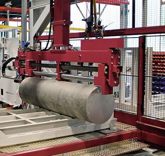 Eine besondere Anwendung von Behringer gibt es nun bei einem der größten Aluminiumverarbeiter im chinesischen Shandong: Das 2011 gegründete Unternehmen stellt Aluminium-Strangpressprofile her, die als Vorprodukte in diversen Branchen zum Einsatz kommen, wie beispielsweise im Bahntransportsektor oder im Luftfrachtbereich. Diese sollen wirtschaftlich auf Sollmaß gesägt werden. Eine besondere Anwendung von Behringer gibt es nun bei einem der größten Aluminiumverarbeiter im chinesischen Shandong: Das 2011 gegründete Unternehmen stellt Aluminium-Strangpressprofile her, die als Vorprodukte in diversen Branchen zum Einsatz kommen, wie beispielsweise im Bahntransportsektor oder im Luftfrachtbereich. Diese sollen wirtschaftlich auf Sollmaß gesägt werden.