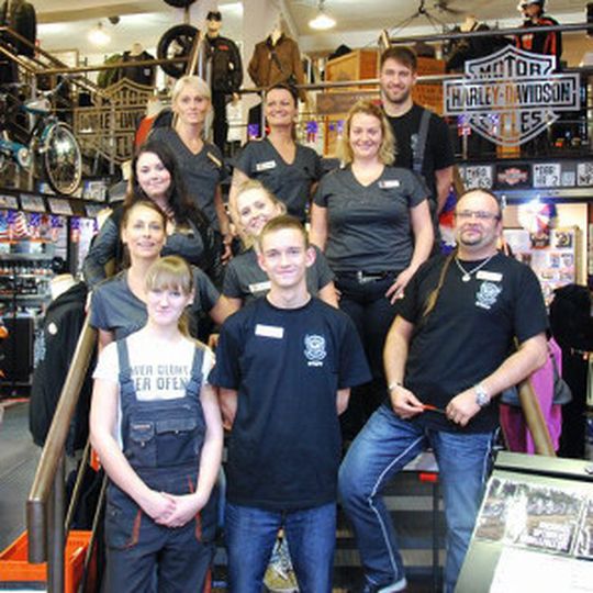 Eine Frauenquote wie bei Harley-Davidson dürfte in der Motorradbranch einzigartig sein. Da hat Chef Michael Brose (ganz rechts) gut lachen. Eine Frauenquote wie bei Harley-Davidson dürfte in der Motorradbranch einzigartig sein. Da hat Chef Michael Brose (ganz rechts) gut lachen.
