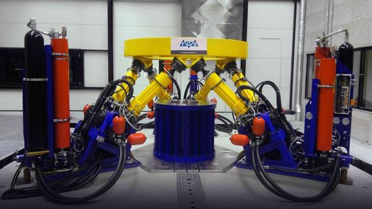 Sondermaschinen wie der Hexapod-Prüfstand, den der Fertigungsgerätebau Adolf Steinbach (FGB) im Auftrag der Technischen Universität Hamburg-Harburg gebaut hat, erfordern sehr viel Know-how. Sondermaschinen wie der Hexapod-Prüfstand, den der Fertigungsgerätebau Adolf Steinbach (FGB) im Auftrag der Technischen Universität Hamburg-Harburg gebaut hat, erfordern sehr viel Know-how.