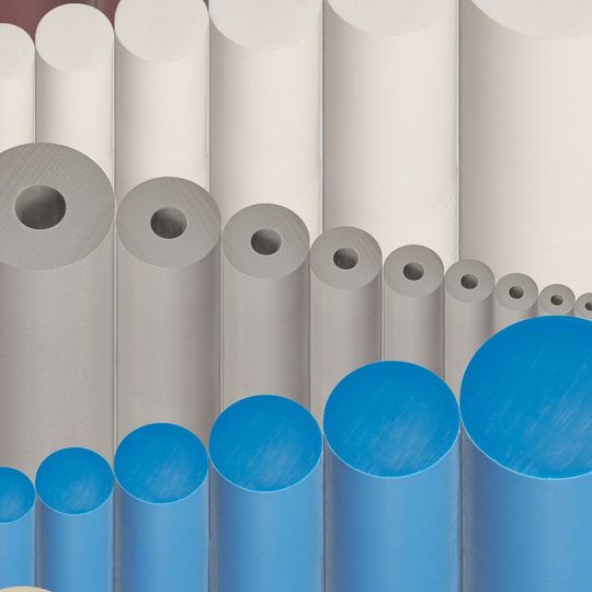 Alle iglidur-Halbzeuge – ob Rundstäbe, Plattenmaterial oder Profile – bestehen aus den auf Reibung und Verschleiß optimierten und praktisch erprobten „motion plastics“ (Kunststoffe für die Bewegung), wie der Hersteller igus sagt. So lasse sich auch für die Halbzeuge von igus die Lebensdauer verlässlich berechnen und vorhersagen.