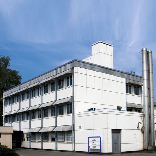 Der Alfmeier-Konzern konnte im abgelaufenen Geschäftsjahr 2014 den Umsatz von 212 Millionen Euro in 2013 auf 234 Millionen Euro steigern. Der Alfmeier-Konzern konnte im abgelaufenen Geschäftsjahr 2014 den Umsatz von 212 Millionen Euro in 2013 auf 234 Millionen Euro steigern.