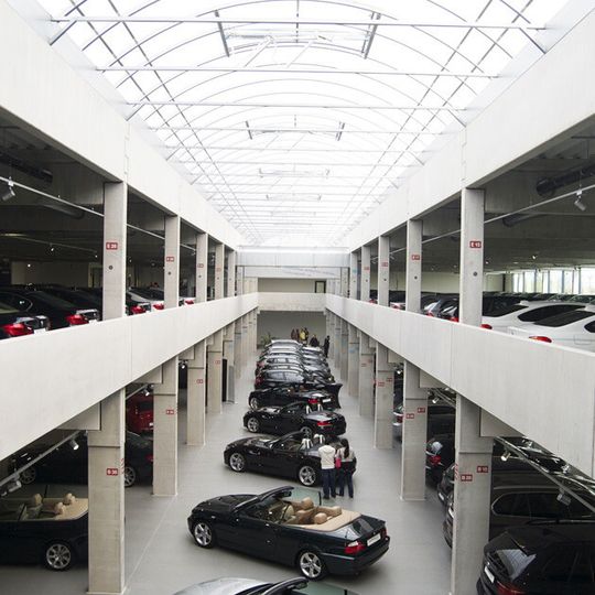 Soeben eröffnet: Das neue „Gebrauchtwagenzentrum Ostbayern“ von Hofmann & Wittmann in Regensburg. Soeben eröffnet: Das neue „Gebrauchtwagenzentrum Ostbayern“ von Hofmann & Wittmann in Regensburg.