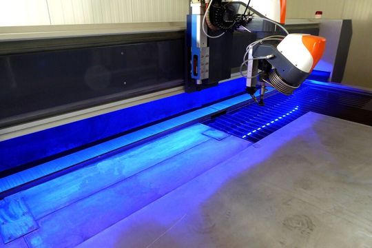 Schweinfurt ist mit der Eröffnung des neuen Firmenareals der Maximator Jet GmbH zum neuen Mekka des Wasserstrahlschneidens geworden. Schweinfurt ist mit der Eröffnung des neuen Firmenareals der Maximator Jet GmbH zum neuen Mekka des Wasserstrahlschneidens geworden.