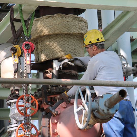 Eine der über 50 Armaturen – diese wiegt annähernd eine Tonne – die ausgetauscht werden mussten. Eine der über 50 Armaturen – diese wiegt annähernd eine Tonne – die ausgetauscht werden mussten.