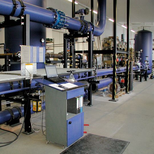 Auf dem Leistungsprüfstand (Luft) werden Sicherheitsventile getestet. Auf dem Leistungsprüfstand (Luft) werden Sicherheitsventile getestet.