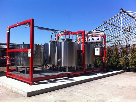 Biogas: Die neue Pilotanlage in Catania erzeugt Biogas und damit Strom aus Abfällen von Zitronen und Orangen. Derartige Anlagen sollen zukünftig ganz Sizilien mit Strom versorgen.