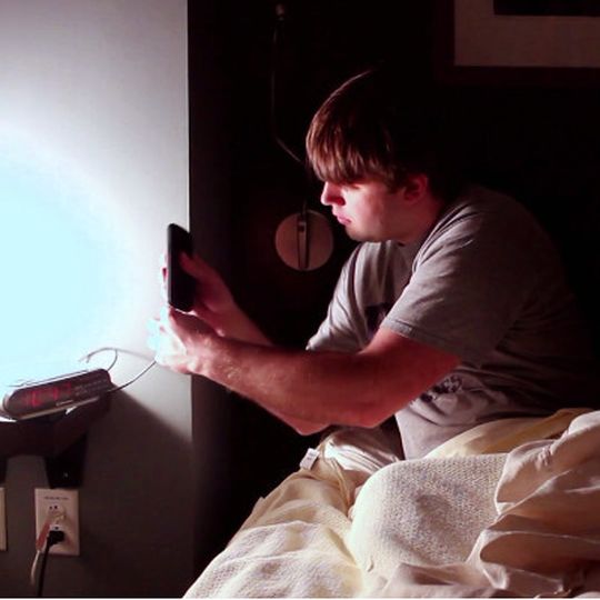 Smartphone-gestützte Apps sollen künftig die Diagnose von Schlafapnoe vereinfachen. Forschier zielen darauf ab, insbesondere das Anfertigen von Polysomnografien weniger aufwändig und günstiger zu machen.