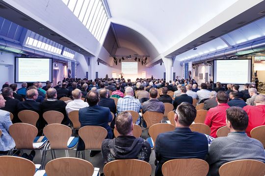 Mehr als 500 Teilnehmer informierten sich auf den Würzburger Karosserie- und Schadenstagen über die Erforderlichkeiten in der Unfallinstandsetzung. Mehr als 500 Teilnehmer informierten sich auf den Würzburger Karosserie- und Schadenstagen über die Erforderlichkeiten in der Unfallinstandsetzung.