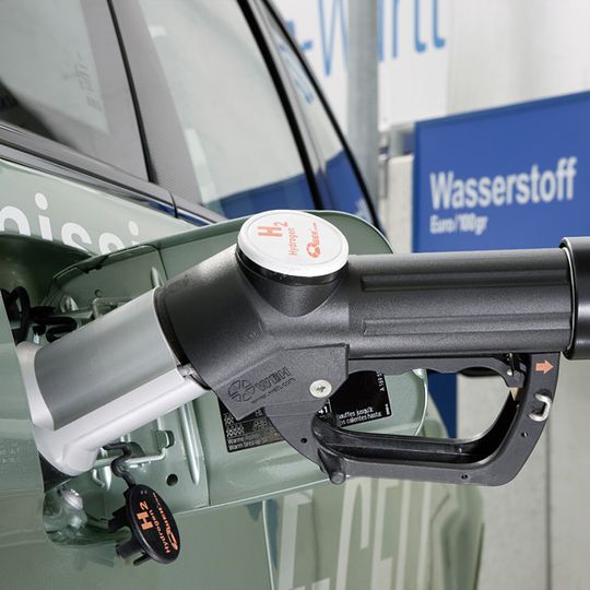 Aktuell sind 184 Wasserstoff-Tankstellen weltweit in Betrieb. Weitere 129 Tankstellen sind bereits in Planung. Aktuell sind 184 Wasserstoff-Tankstellen weltweit in Betrieb. Weitere 129 Tankstellen sind bereits in Planung.