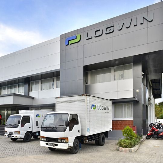 Logwin investiert in eine 28.000 m² große Logistik-Anlage am Standort Schwäbisch Gmünd. Logwin investiert in eine 28.000 m² große Logistik-Anlage am Standort Schwäbisch Gmünd.