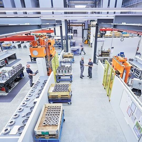 Die Produktionsfläche am neuen Standort ist dreimal so groß wie bisher und mit moderner Fertigungstechnik ausgestattet.