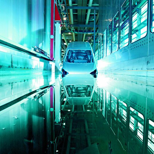 Der Böblinger Anlagenbauer Eisenmann liefert zwei automatisierte Lackierstraßen für das kalifornische Werk des amerikanischen Elektroautopioniers Tesla Motors.