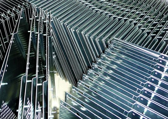 Eine einzige Erfolgsstory – Innerhalb von nur drei Jahren hat sich Blech mit System GmbH & Co. KG zu einer festen Größe unter Deutschlands Blechverarbeitern entwickelt und damit gezeigt, was hierzulande alles möglich ist. Bilder: Kuhn Eine einzige Erfolgsstory – Innerhalb von nur drei Jahren hat sich Blech mit System GmbH & Co. KG zu einer festen Größe unter Deutschlands Blechverarbeitern entwickelt und damit gezeigt, was hierzulande alles möglich ist. Bilder: Kuhn