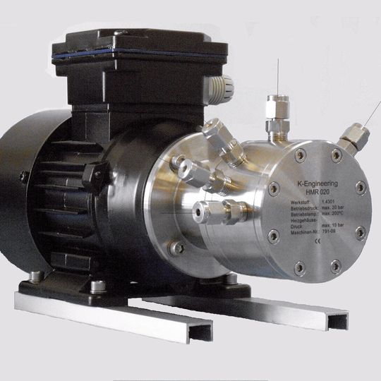 Reaktionsmischpumpen haben sich bisher in einem breiten Einsatzspektrum von 5 l/h bis 30 m³/h bewährt. Eine Übertragung aus dem kleintechnischen Maßstab in die Produktionsreife ist durch ein Up-Scaling umsetzbar. Reaktionsmischpumpen haben sich bisher in einem breiten Einsatzspektrum von 5 l/h bis 30 m³/h bewährt. Eine Übertragung aus dem kleintechnischen Maßstab in die Produktionsreife ist durch ein Up-Scaling umsetzbar.