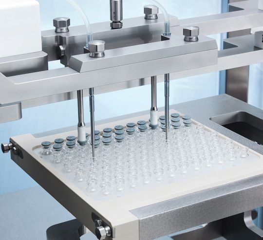 Ideal kombinierbar ist das Einwegfüllsystem mit der neuen Füll- und Verschließmaschine FXS Kombi. Ideal kombinierbar ist das Einwegfüllsystem mit der neuen Füll- und Verschließmaschine FXS Kombi.