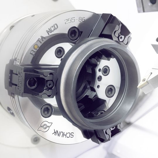 Bei konventionellen Drehfuttern senkt das Schnellwechselsystem Pronto von Schunk die Backenwechselzeit um bis zu 95 %.