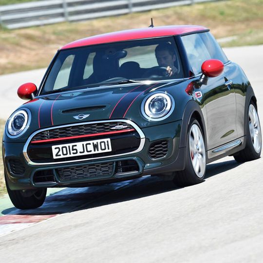 Der neue Mini JCW hat 20 PS mehr als der alte. Der neue Mini JCW hat 20 PS mehr als der alte.