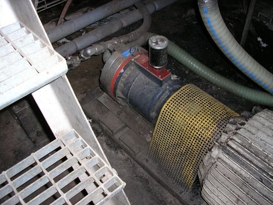 Die dichtungslose Pumpe Hydra-Cell G35 fördert Leim mit 100 l/min bei 80 bar im Dauerbetrieb. Bild: Wanner Die dichtungslose Pumpe Hydra-Cell G35 fördert Leim mit 100 l/min bei 80 bar im Dauerbetrieb. Bild: Wanner