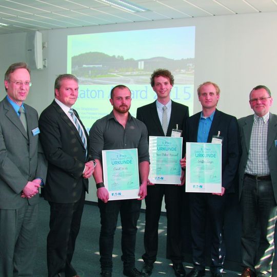 Die Gewinner des Eaton Awards v.l.: Prof. Dr. Rainer Scheuring, Enzo Strappazzon (Eaton), Daniel Wirtz, Marc-Robert Mierisch, Steffen Jünger, Prof. Dr. Hartmut Bärwolff