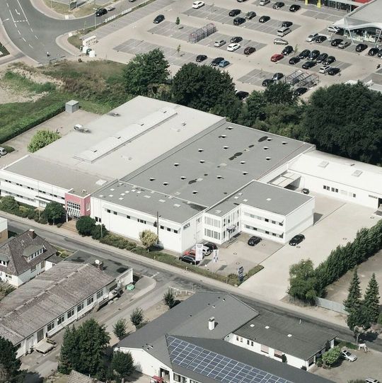 Die Produktion unterschiedlicher Riemen und deren Veredelung, durch Beschichtungen aus Polyurethan oder anderer Materialien, sind nun am Standort Rinteln im neuen Kompetenzzentrum Material Handling konzentriert. Die Produktion unterschiedlicher Riemen und deren Veredelung, durch Beschichtungen aus Polyurethan oder anderer Materialien, sind nun am Standort Rinteln im neuen Kompetenzzentrum Material Handling konzentriert.