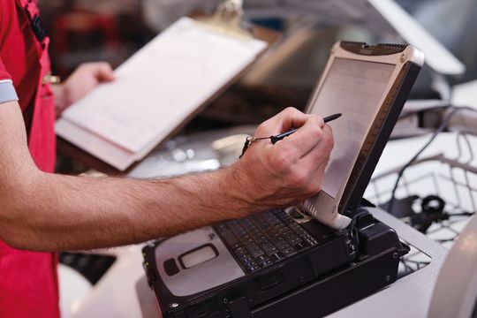 Wer schreibt, der bleibt, und wer Daten hat, der schraubt. Deshalb ist der Zugang zu den Informationsportalen der OEMs speziell für Freie Werkstätten wichtig.