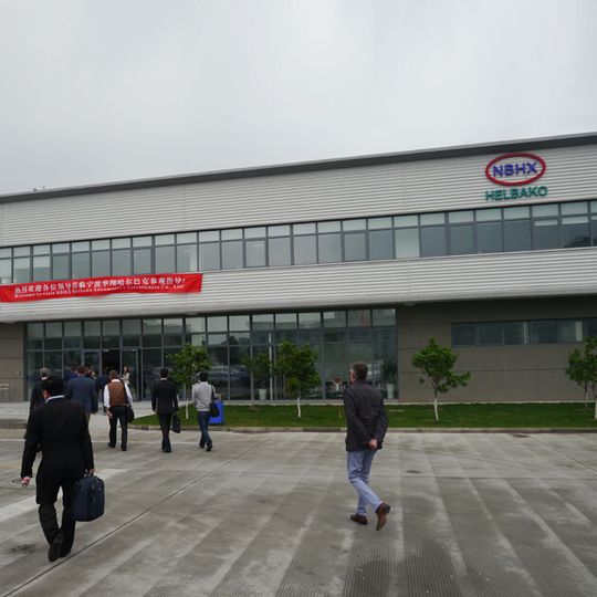 Das in 2012 gegründete Joint Venture zwischen der Helbako GmbH und der NBHX Gruppe hat Ende April 2015 die neue Produktionsstätte in Ningbo offiziell eröffnet. Das in 2012 gegründete Joint Venture zwischen der Helbako GmbH und der NBHX Gruppe hat Ende April 2015 die neue Produktionsstätte in Ningbo offiziell eröffnet.