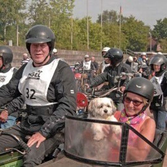 Nicht nur Zweibeiner haben Spaß am Biken. Nicht nur Zweibeiner haben Spaß am Biken.