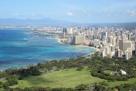 Hexapoden in Honolulu - die deutsche Technik ist auf der Inselgruppe sehr begehrt, denn die Teleskopspiegel müssen genau positioniert werden. Hexapoden in Honolulu - die deutsche Technik ist auf der Inselgruppe sehr begehrt, denn die Teleskopspiegel müssen genau positioniert werden.