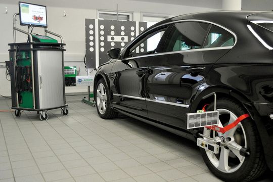 Das CSC-Tool funktioniert ausschließlich mit den aktuellen Gutmann-Diagnosegeräten Mega Macs PC, Mega Macs 42 SE, Mega Macs 56 und Mega Macs 66. Das CSC-Tool funktioniert ausschließlich mit den aktuellen Gutmann-Diagnosegeräten Mega Macs PC, Mega Macs 42 SE, Mega Macs 56 und Mega Macs 66.