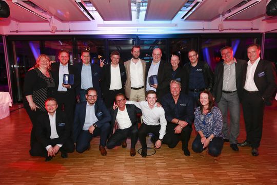 Acronis-Chef Alex Fürst (u.2.v.r.) mit den Gewinnern der Acronis Partner Awards 2015 Acronis-Chef Alex Fürst (u.2.v.r.) mit den Gewinnern der Acronis Partner Awards 2015