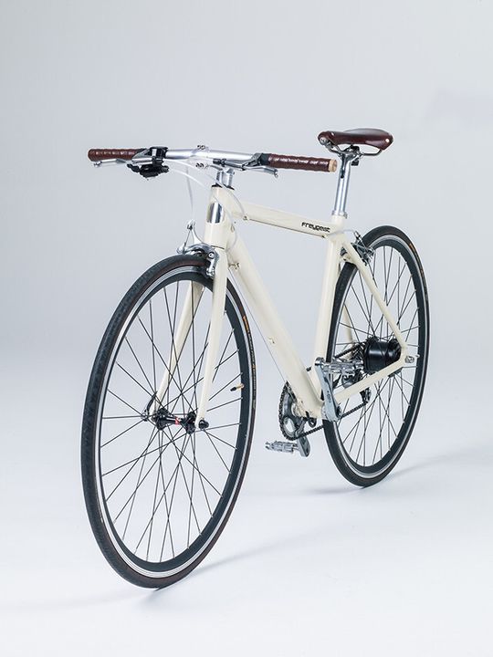 Das Unternehmen Freygeist hat ein E-Bike entwickelt, das erstmals alle Vorteile eines modernen E-Bikes mit dem Design und Gewicht eines klassischen Fahrrads vereint. Das Unternehmen Freygeist hat ein E-Bike entwickelt, das erstmals alle Vorteile eines modernen E-Bikes mit dem Design und Gewicht eines klassischen Fahrrads vereint.