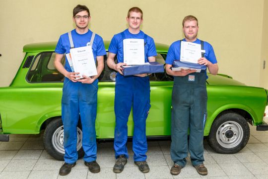 Podium des Praktischen Leistungswettbewerbs in Thüringen: (v.li.) Alexander Henn (Dritter), Markus Dölle (Erster) und Martin Tuszynski (Zweiter).