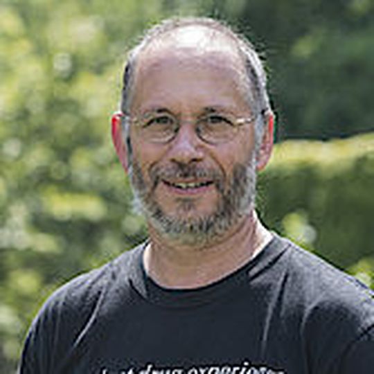 Claus-Michael Lehr versucht, biologische Barrieren beim Arzneimittelwirkstoff-Transport zu überwinden. Claus-Michael Lehr versucht, biologische Barrieren beim Arzneimittelwirkstoff-Transport zu überwinden.