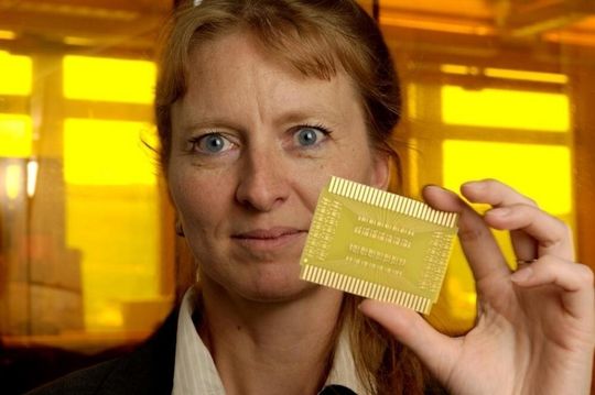 Optische Datenübertragung für die Handys von morgen: Dr. Ruth Houbertz-Krauß wurde für ihre Werkstoffentwicklung mit dem Fraunhofer-Preis 2007 geehrt Optische Datenübertragung für die Handys von morgen: Dr. Ruth Houbertz-Krauß wurde für ihre Werkstoffentwicklung mit dem Fraunhofer-Preis 2007 geehrt