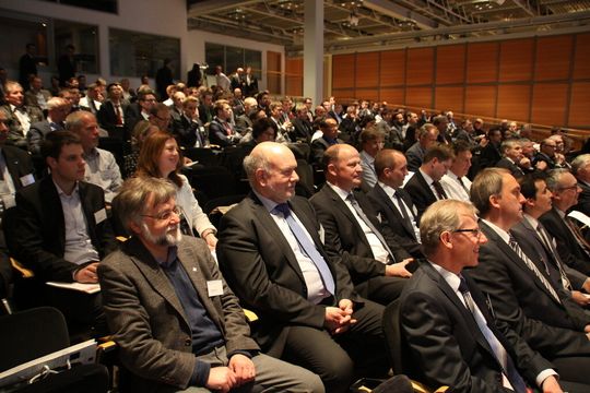 Rund 350 Experten aus Wirtschaft und Wissenschaft trafen sich in Paderborn und diskutierten über Industrie 4.0.